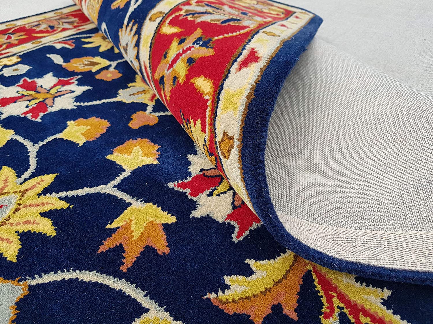 P7.4 hand tufted carpet with elegant border design and soft plush texture