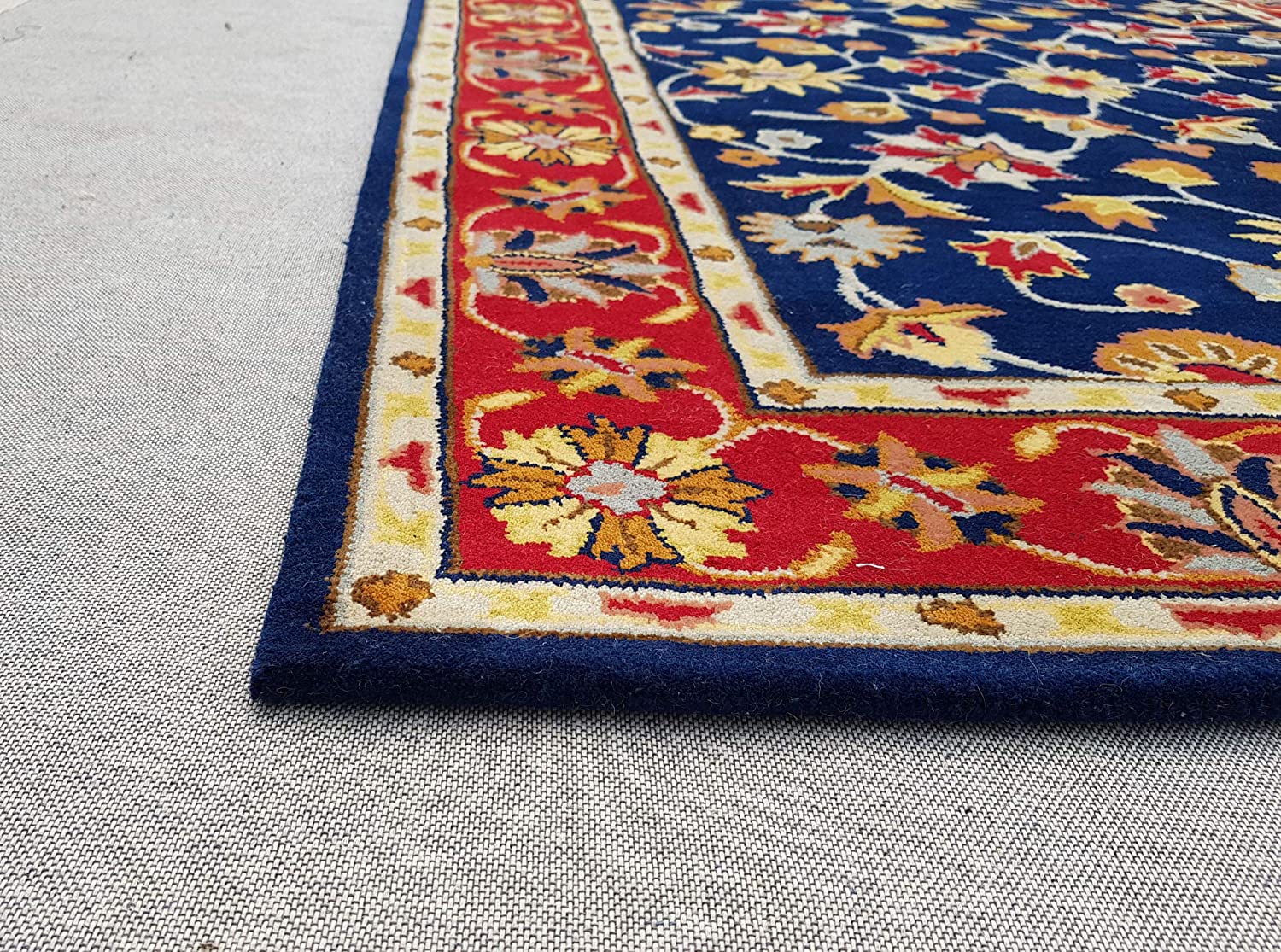 P7.5 hand tufted carpet with elegant border design and soft plush texture